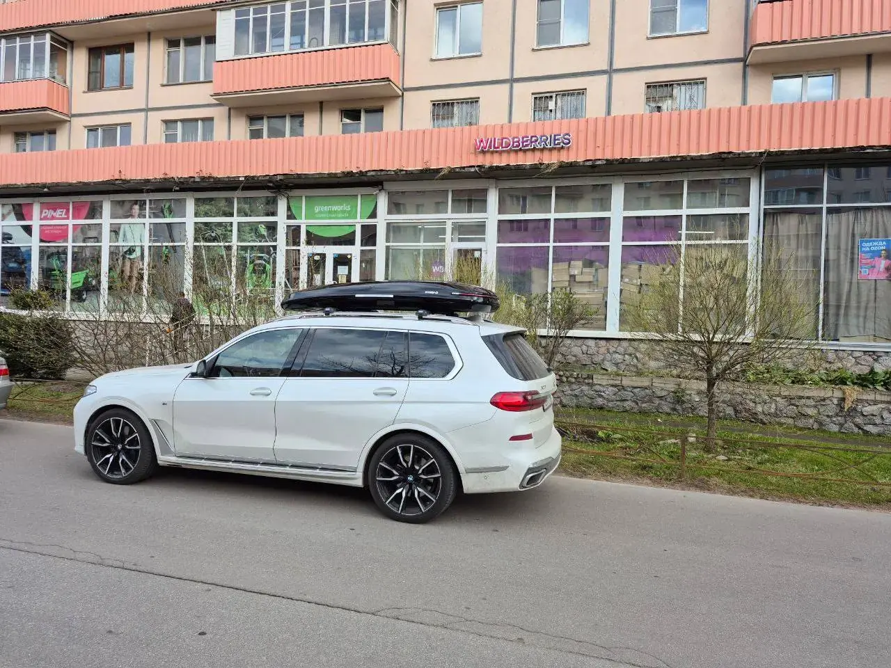 Установка автобокса ENROAD на BMW X7 в магазине ES-AUTO