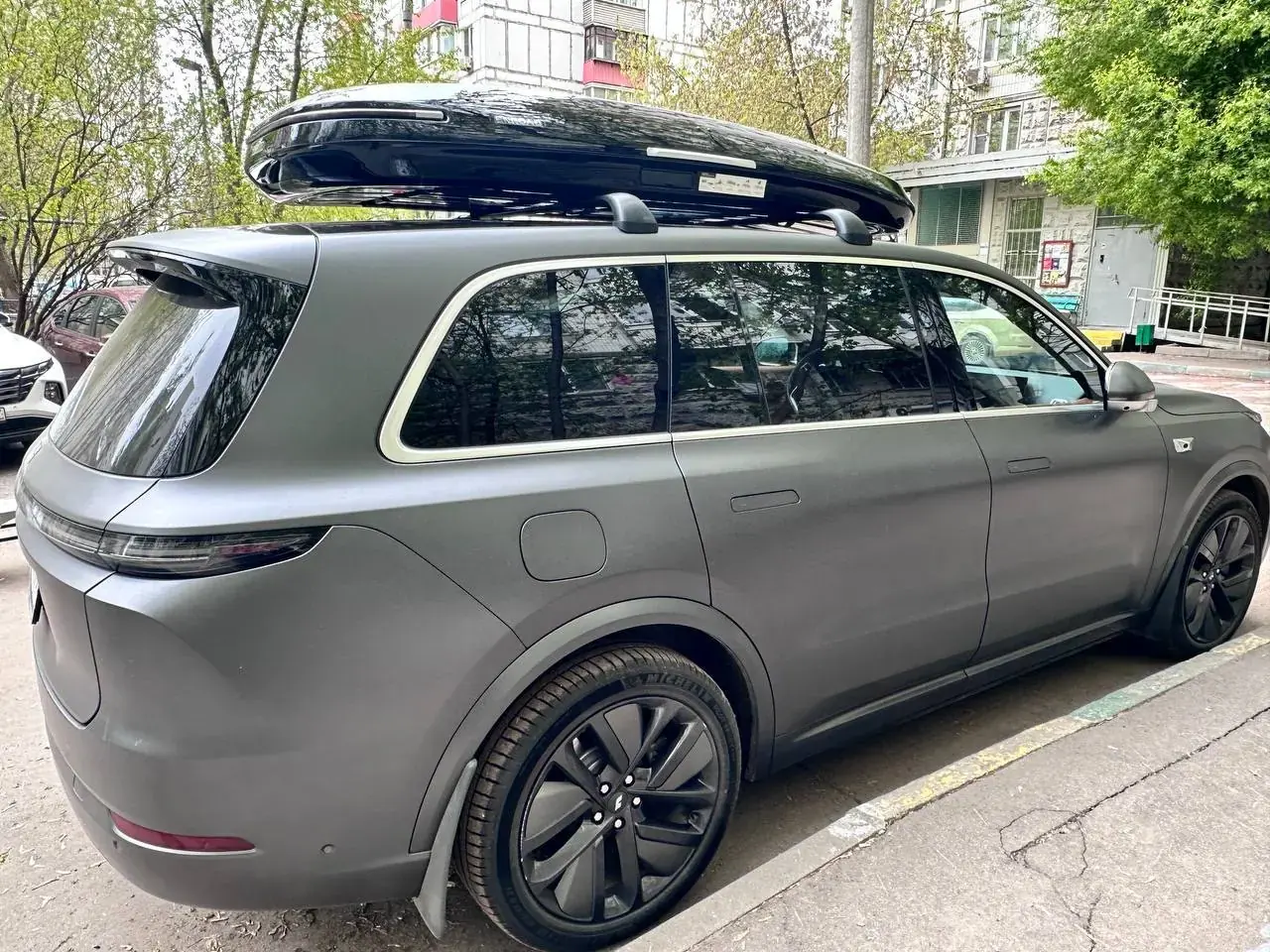 Установка автобокса ENROAD на Lixiang L9 в магазине ES-AUTO